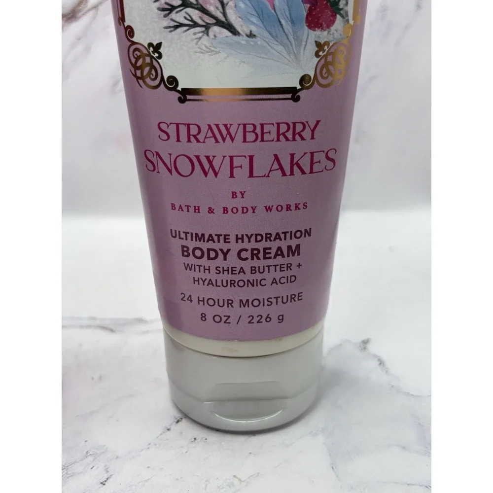 Bath‎ & Body Works Strawberry Snowflakes Body Cream 8 OZ. & Body Mist Spray 8 OZ